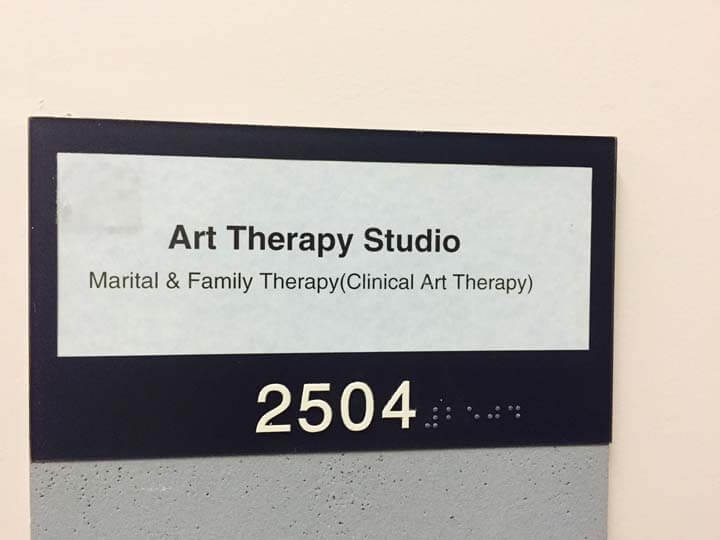 A sign that says art therapy studio.